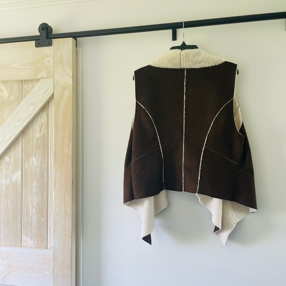 Suede and Fur Vest - Picture 4 of 6